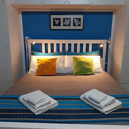 New Little House Hotel Napoli Bagian luar foto