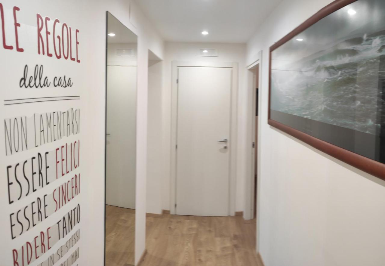 New Little House Hotel Napoli Bagian luar foto
