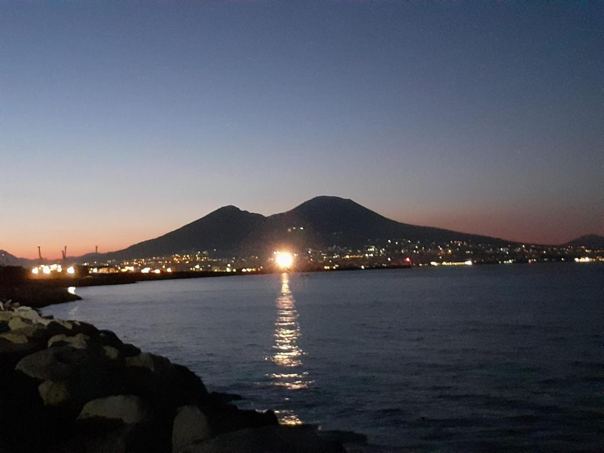 New Little House Hotel Napoli Bagian luar foto