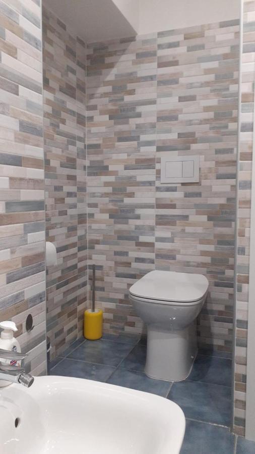 New Little House Hotel Napoli Bagian luar foto