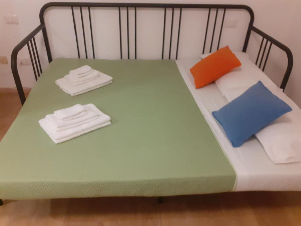 New Little House Hotel Napoli Bagian luar foto